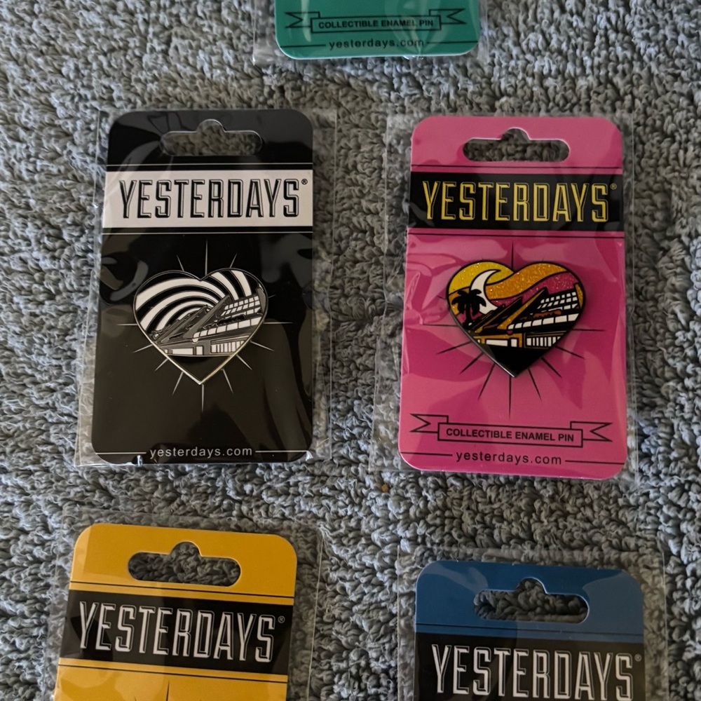 SDCC 2025 Yesterdays Complete Set Heart Daily Pins San Diego